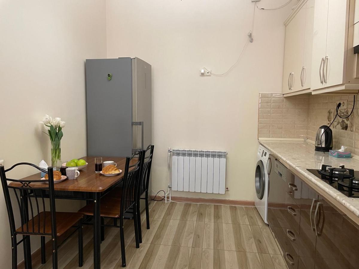 Superior Apt. With Balcony On Aram Street Apartamento Erevan Exterior foto